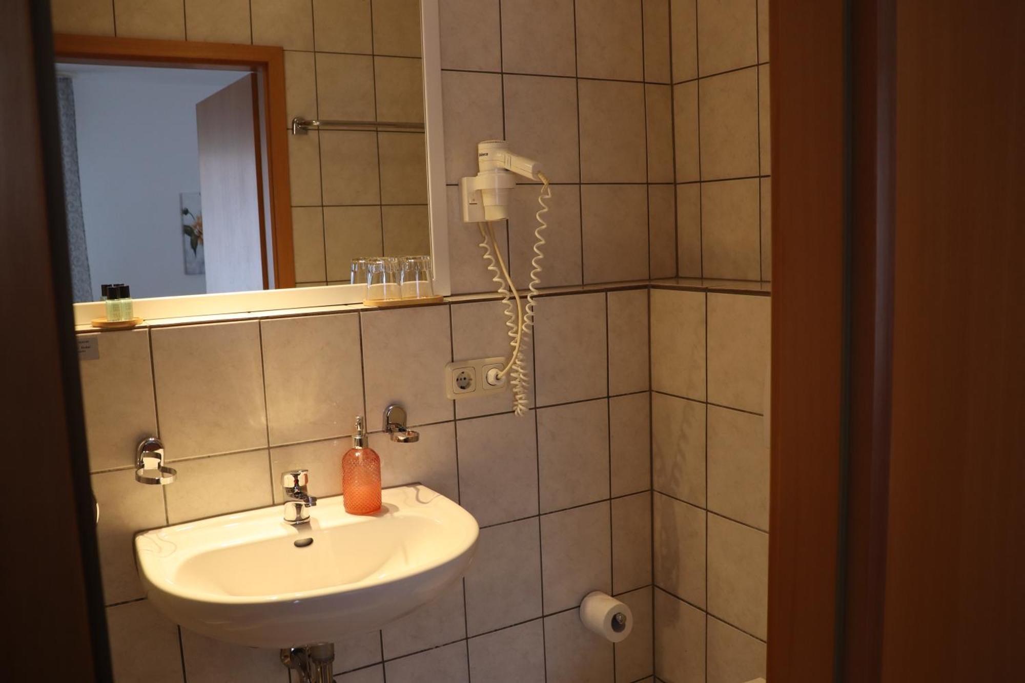 Hotel Haarener Hof Bad Wünnenberg Eksteriør bilde